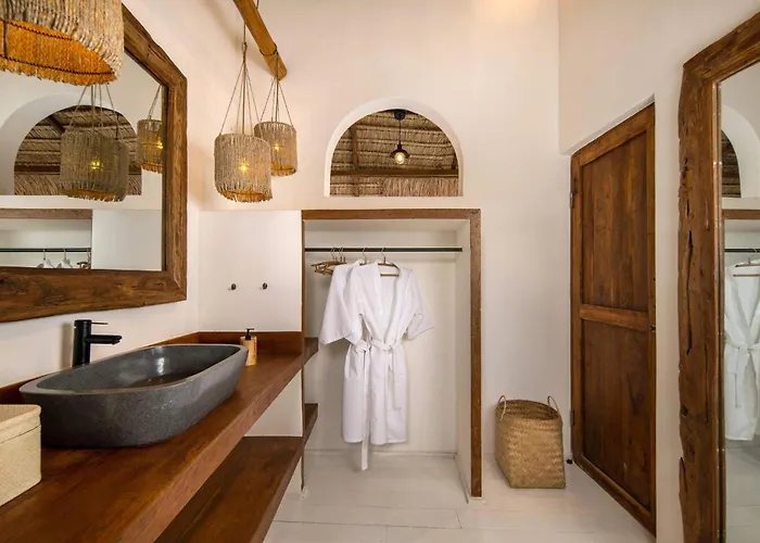 Villa Casa Bunga Raya - Luxury 3br Mediterranean Umalas Breakfast & Butler *