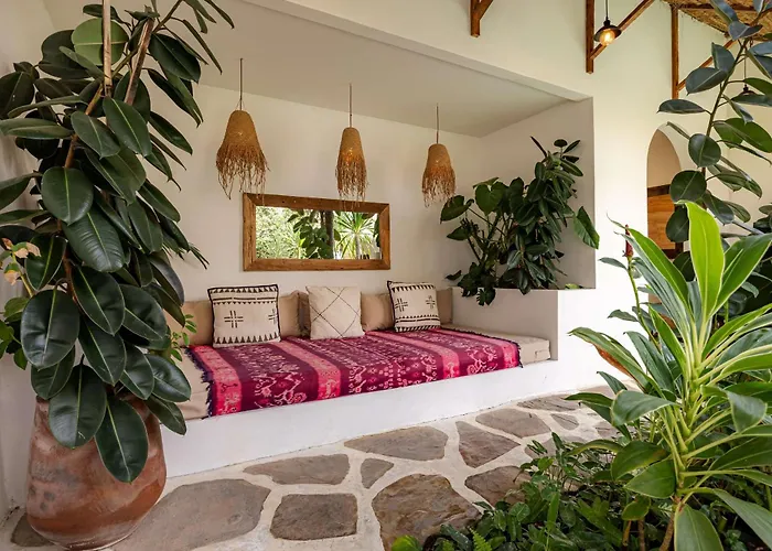 Casa Bunga Raya - Luxury 3br Mediterranean Umalas Breakfast & Butler Villa *