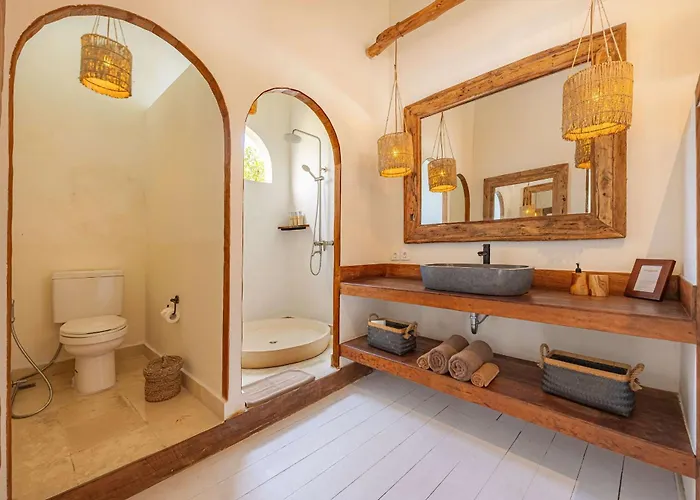 Villa Casa Bunga Raya - Luxury 3br Mediterranean Umalas Breakfast & Butler Kerobokan
