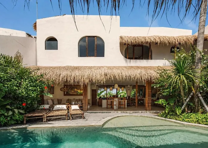Villa Casa Bunga Raya - Luxury 3br Mediterranean Umalas Breakfast & Butler Kerobokan